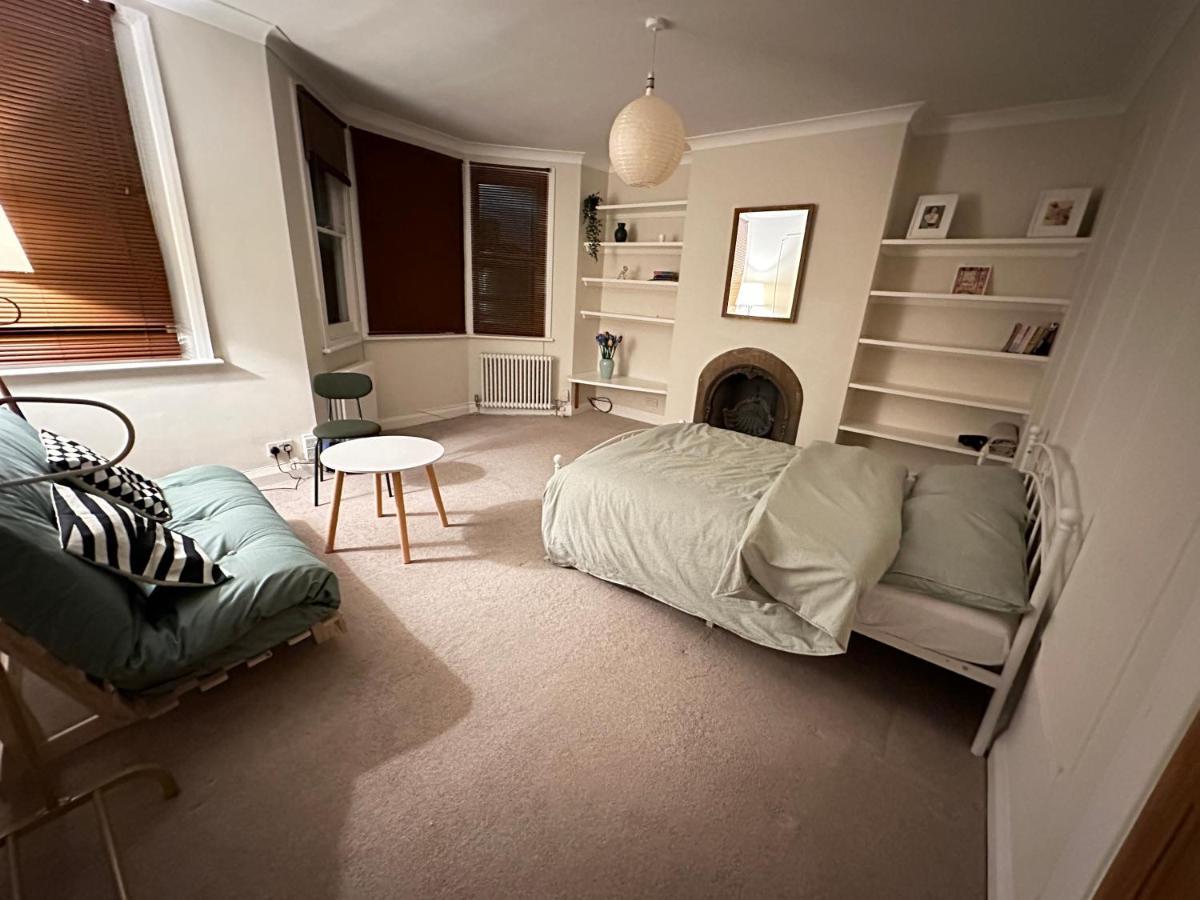 Spacious Room Near Underground London Bagian luar foto