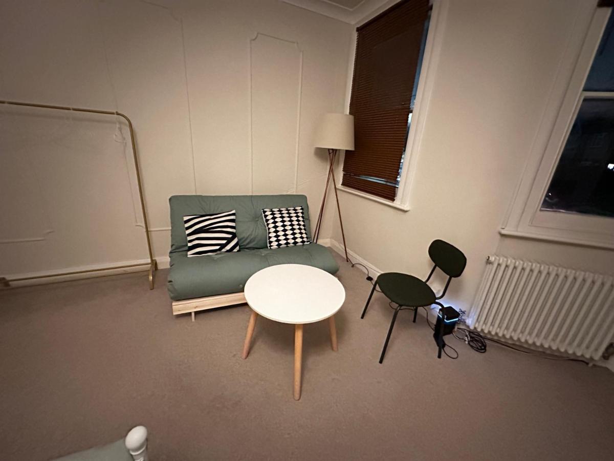 Spacious Room Near Underground London Bagian luar foto